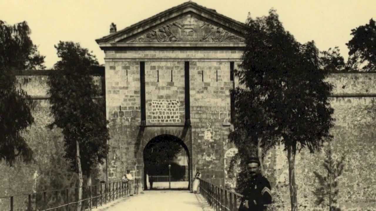 Une Porte sur le Passé
