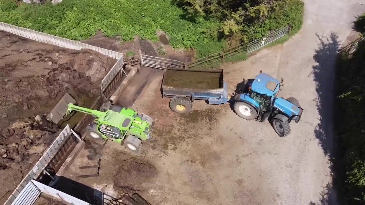 Loading up and muck spreading in Pedwell