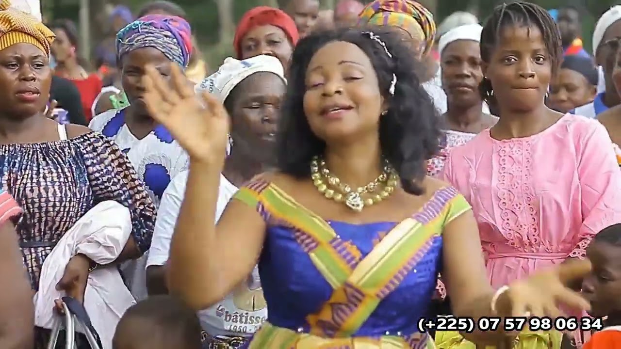 CHANTRE PAULINE_-_BE MOH ( CLIP OFFICIEL | FÊTE DES MÈRES )