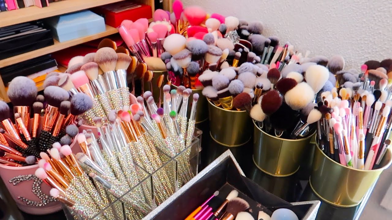 MAKEUP BRUSH DECLUTTER - 2020 | Paige Koren