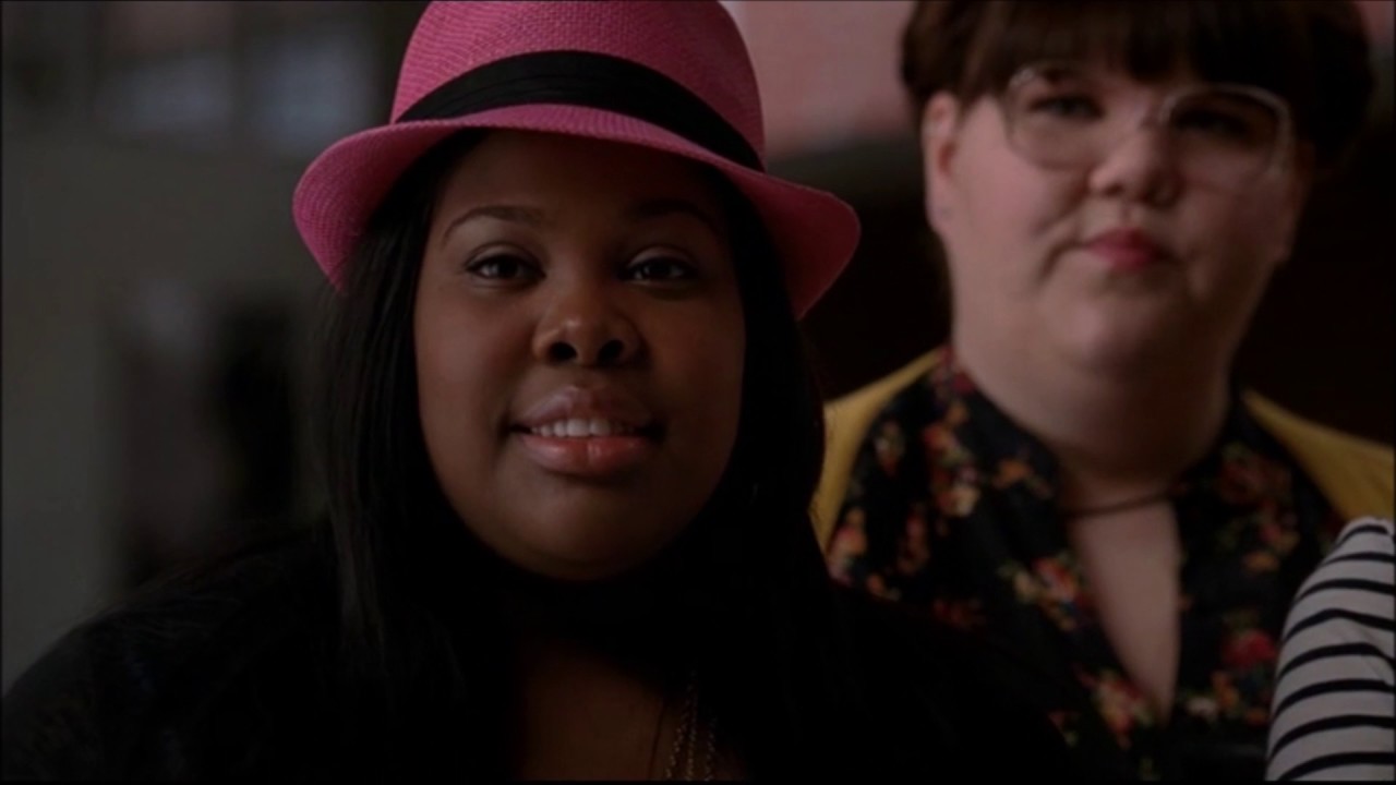 Glee - Rachel agrees to Sunshine performing at the Benefit 2x17