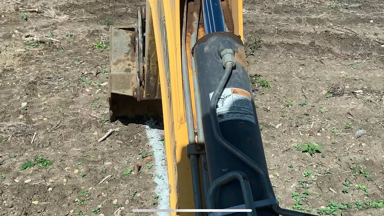 Parte 1 - DICAS DE COMO FAÇO PRA CAVAR VALA COM RETROESCAVADEIRA NEW ROLLAND B95B 🙏🏼🚜🚀