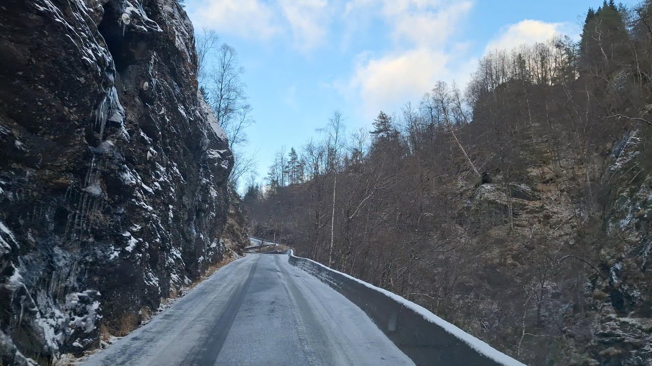 FV5126 to H&oslash;ys&aelig;ter in Samnanger - contrasting industrial vigor to quaint and snowy mountain village.