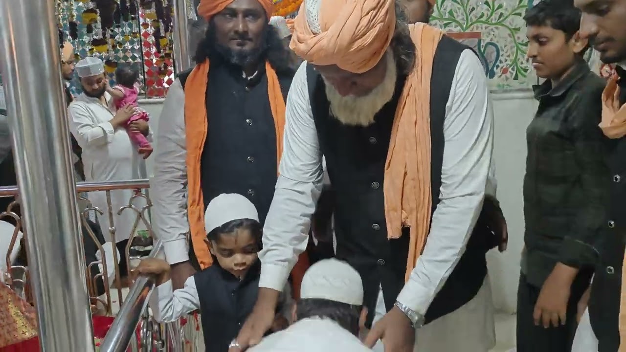 Nana Hazrat Dargah |Hazrath Syed Miskeen Ali Shah Khadri Aijazi  Nana Hazrat Ke Astane May Chadar