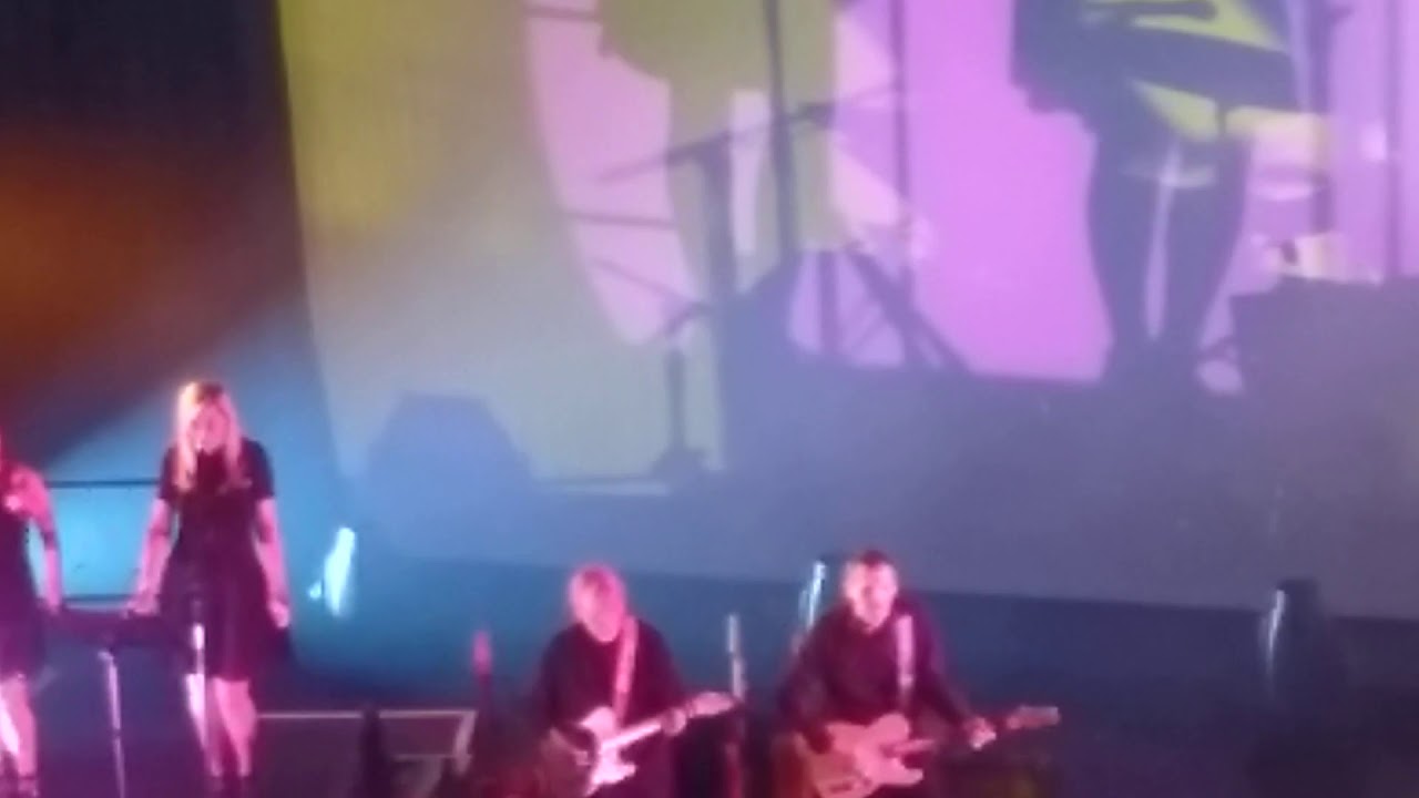 Sylvie Vartan-Oh ma jolie Sarah(Johnny Hallyday)+Irresistiblement au Grand Rex