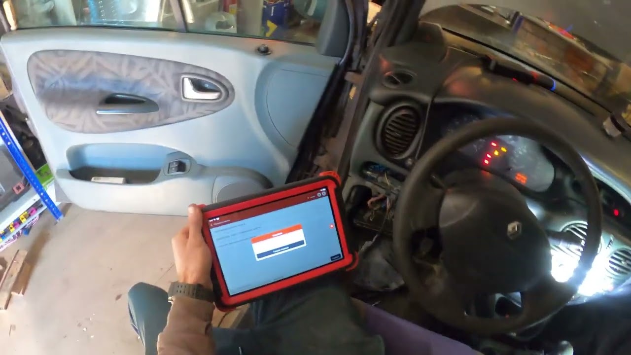 Renault Scenic не заводится с зимы, проблема с ИММО