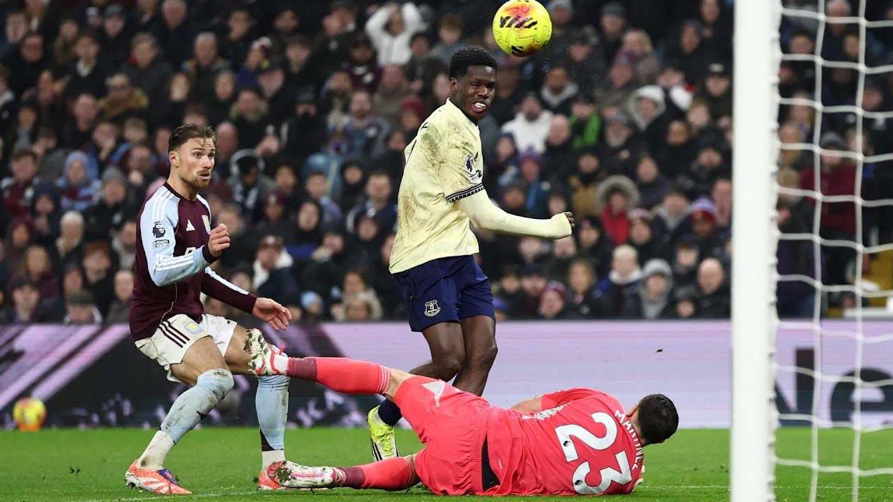 Aston Villa 0 Everton 1: Thierno Barry capitalises on Pau Torres clanger to hand Arsenal massive tit