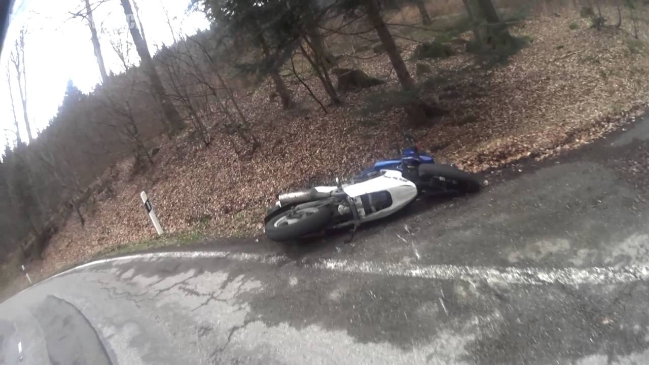 Motorcycle Lowside Crash - RAW FOOTAGE - Kawasaki GPZ 500 EX 500