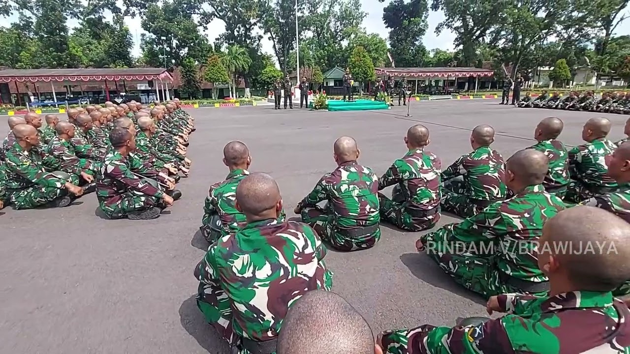 UPACARA PEMBUKAAN PENDIDIKAN PEMBENTUKAN BINTARA TNI AD TA 2025 DI SECABA RINDAM V/BRAWIJAYA