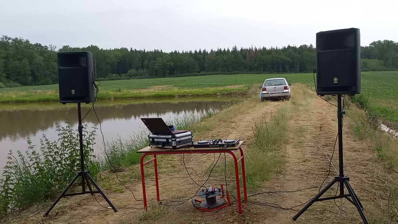 2 Yamaha MSR 400 max volume