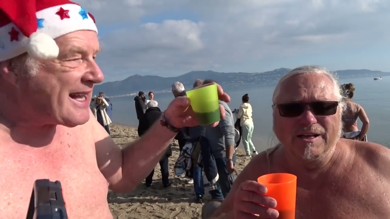01 01 2025 Neujahrsanschwimmen im Meer in Empuriabrava