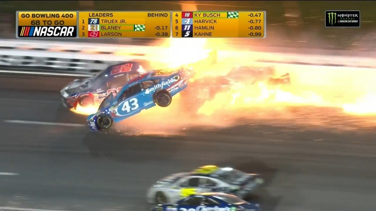 MENCS 2017 R11 Kansas race crash