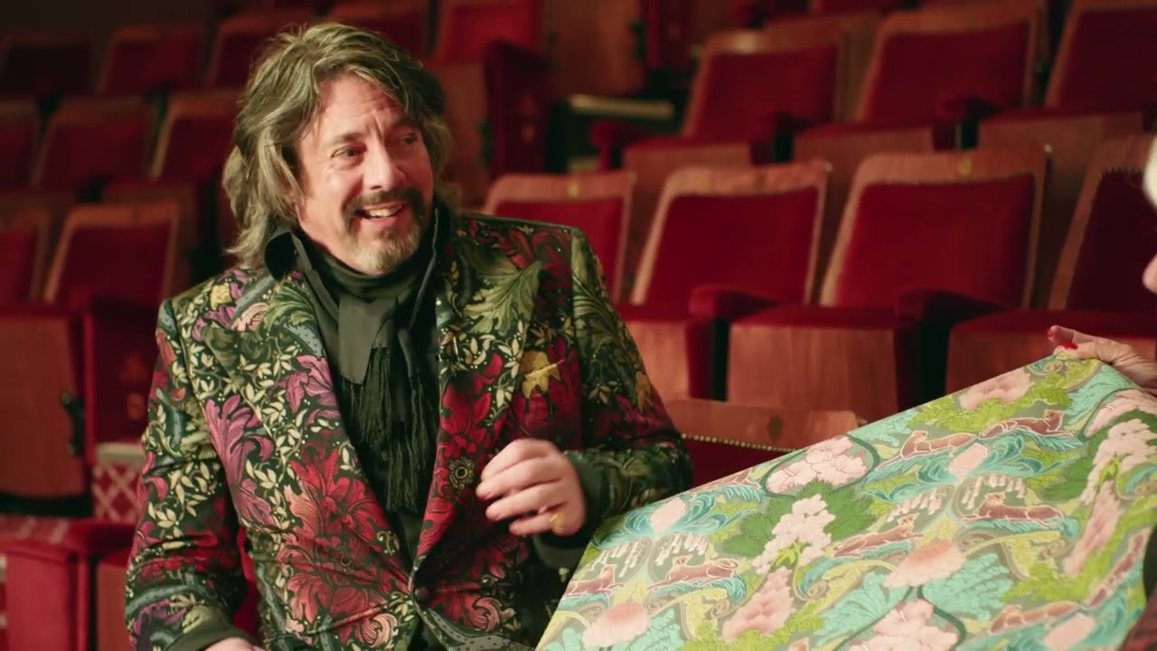 Talking Design with Laurence Llewelyn-Bowen: Bold Wallpaper Inspirations | Wallpaperdirect