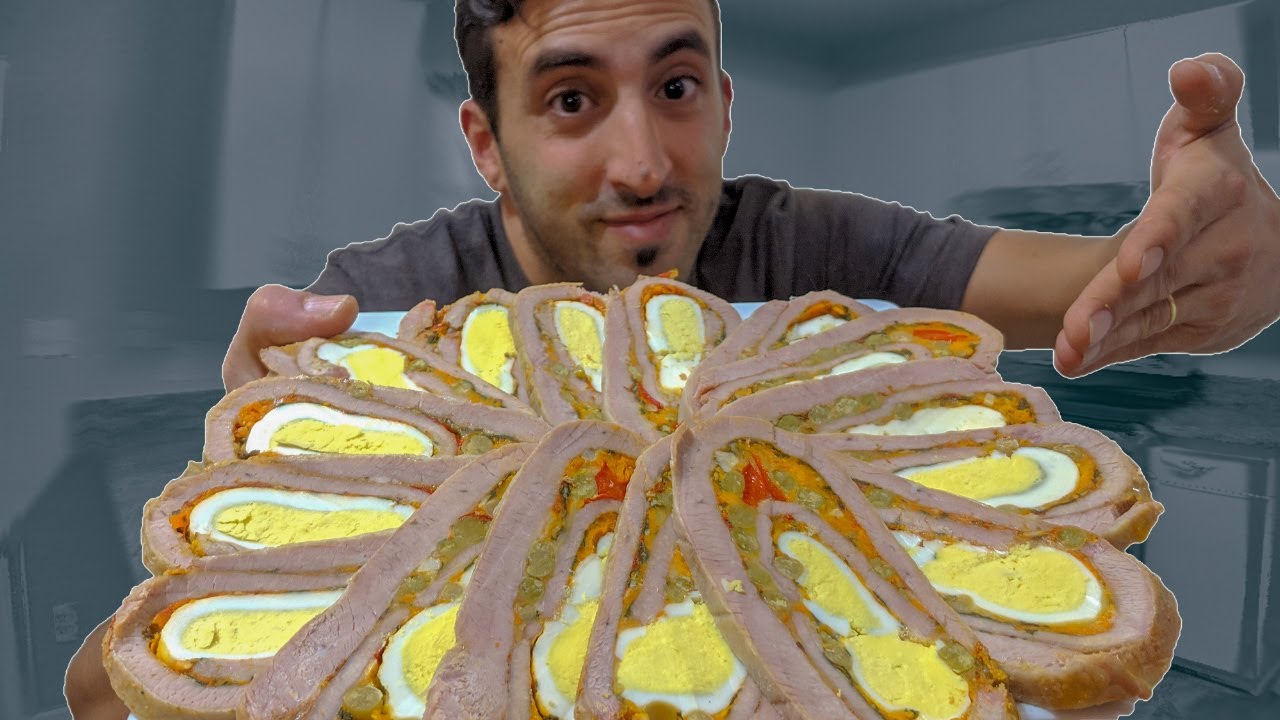 (Субтитры) Хорошо объяснено. Как сделать фаршированный мясной рулет - Домашнее отварное с пленкой.