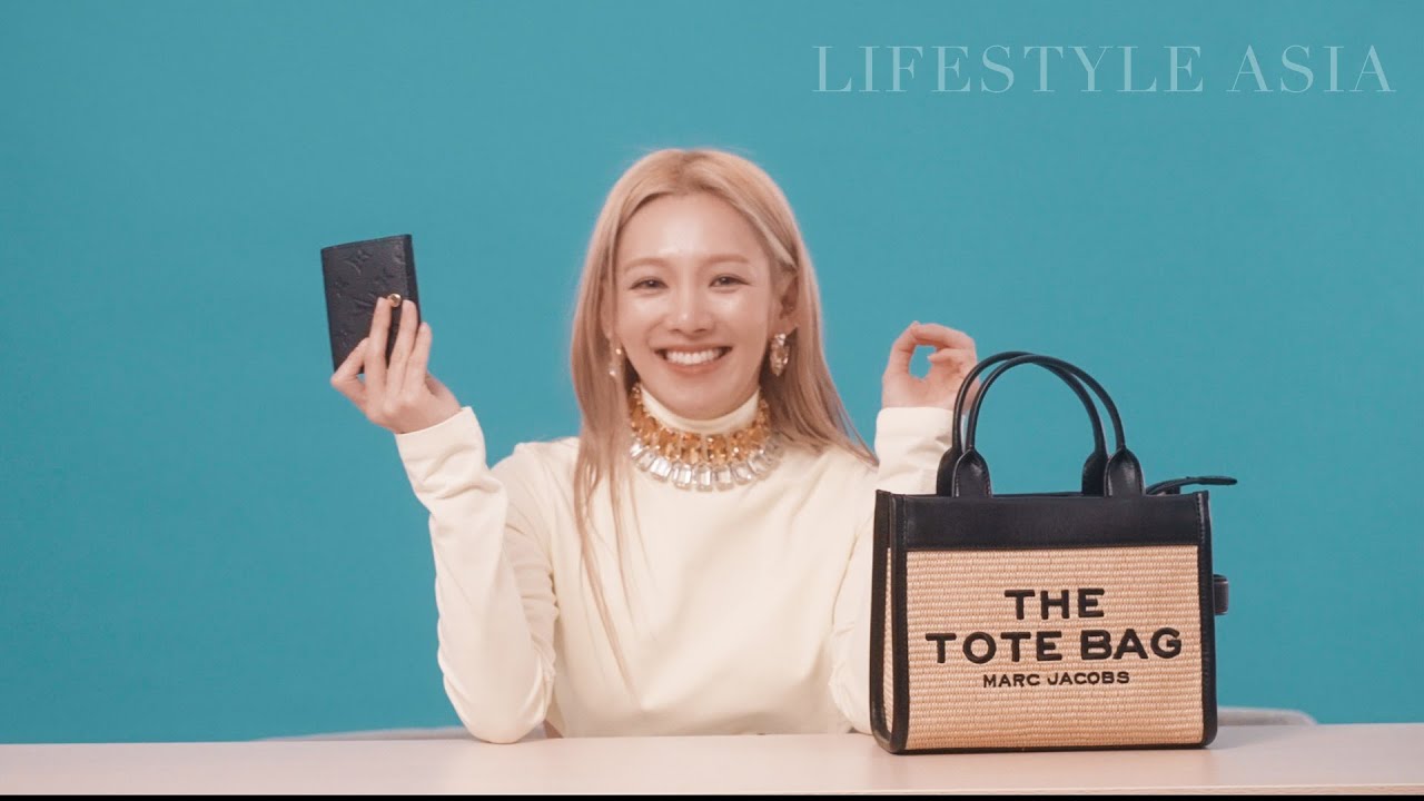 What's In My Bag With Hyoyeon