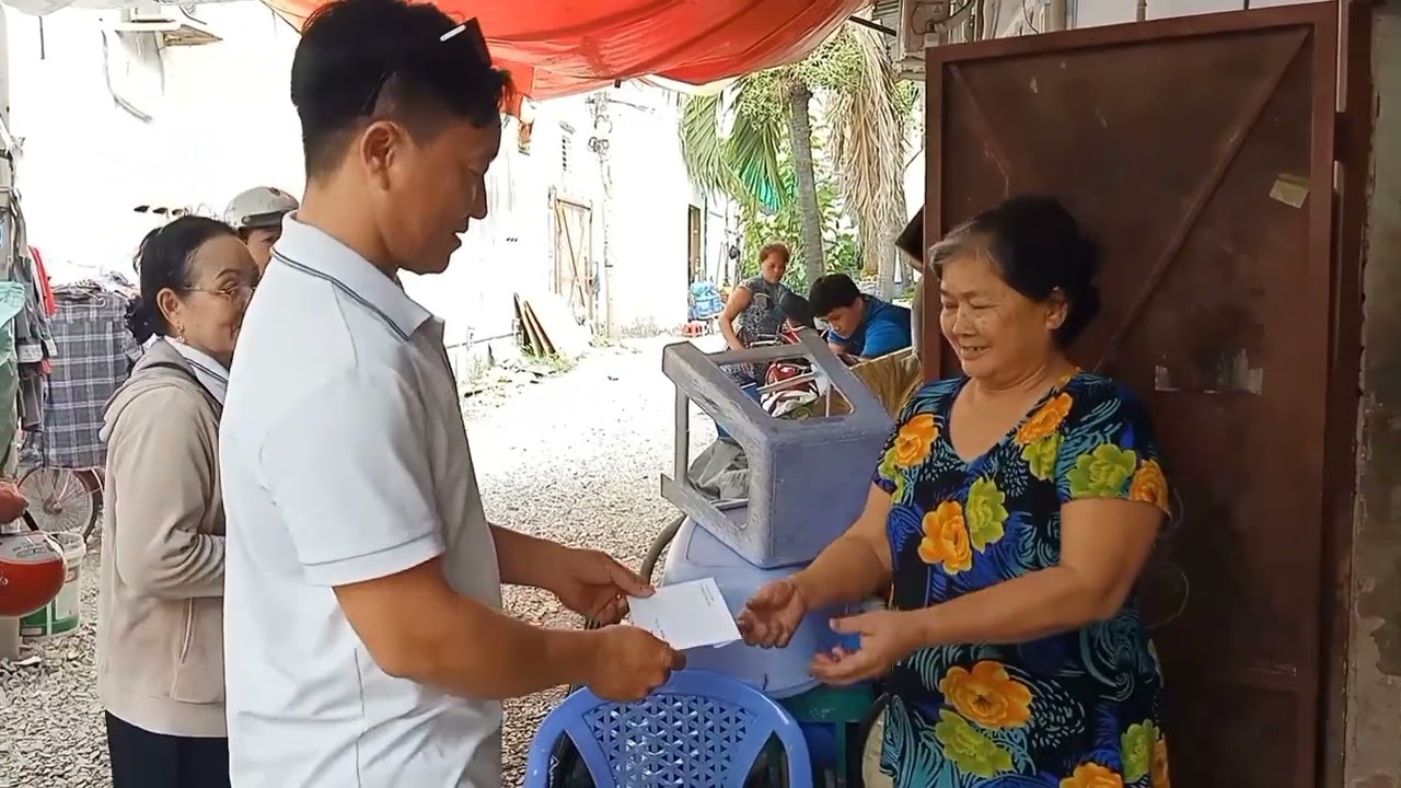BĐH Giáo khu Fatima thăm hỏi, tặng quà cho các gia đình khó khăn trong Giáo khu xuân Bính Ngọ 