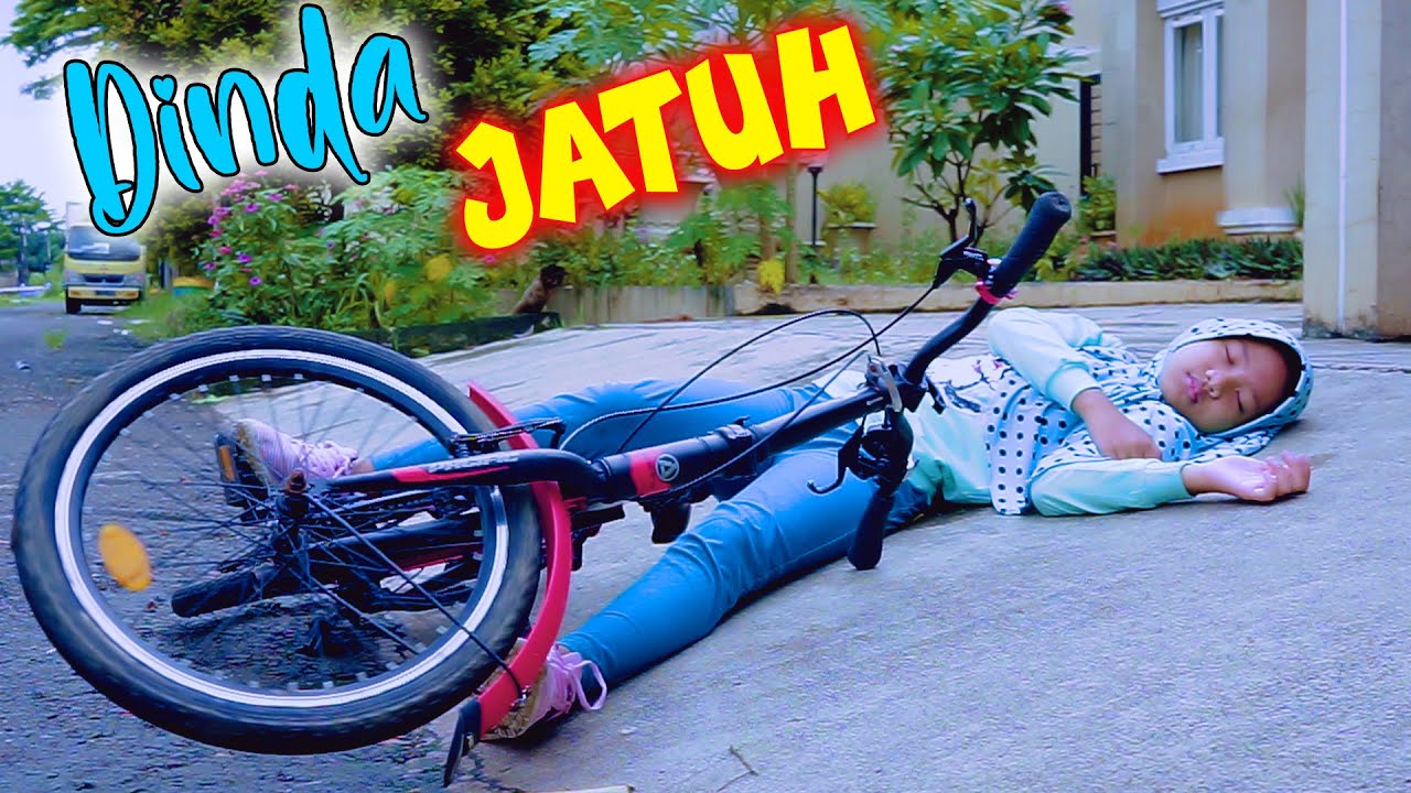 Dinda Jatuh Dari Sepeda