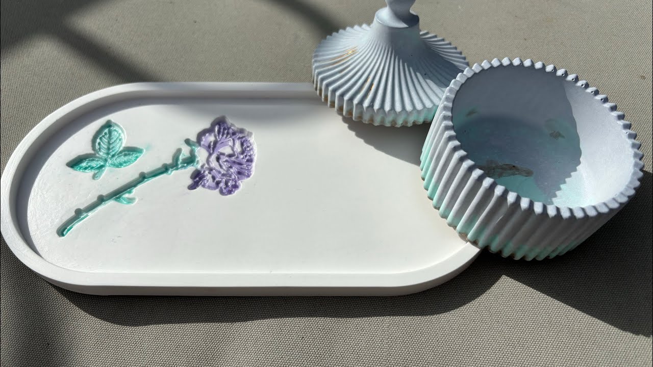 Trinket tray with resin casting powder