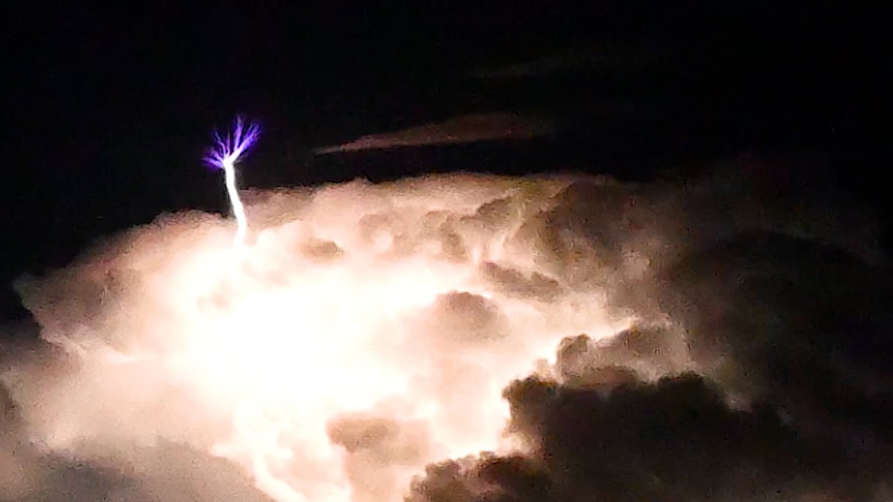 Impressive lightning off Wollongong. Did I capture some Blue starters?