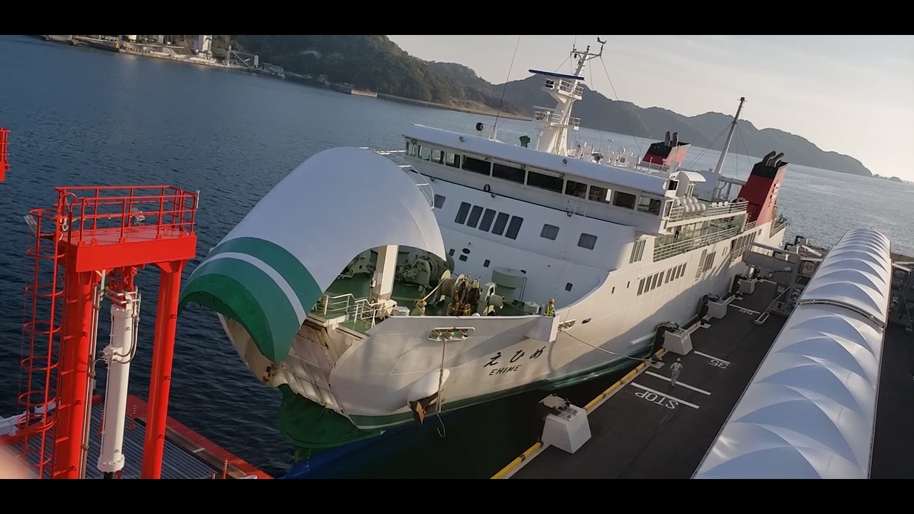 八幡浜港　新フェリーターミナル　宇和島運輸フェリー　えひめ　出港離岸　方向転換