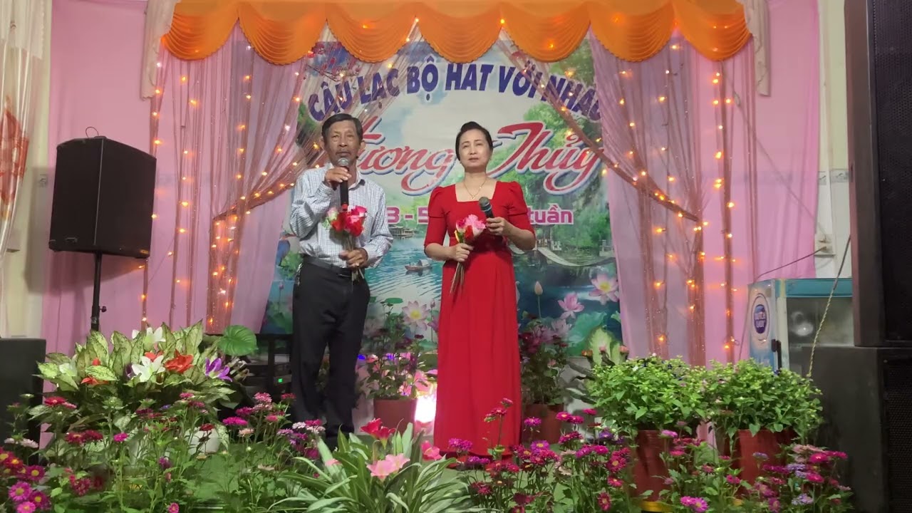 Hoài Dũng & hương thủy trình bày ca khúc Đương lên dóc đá