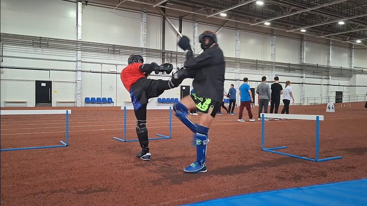 Light kickboxing sparring