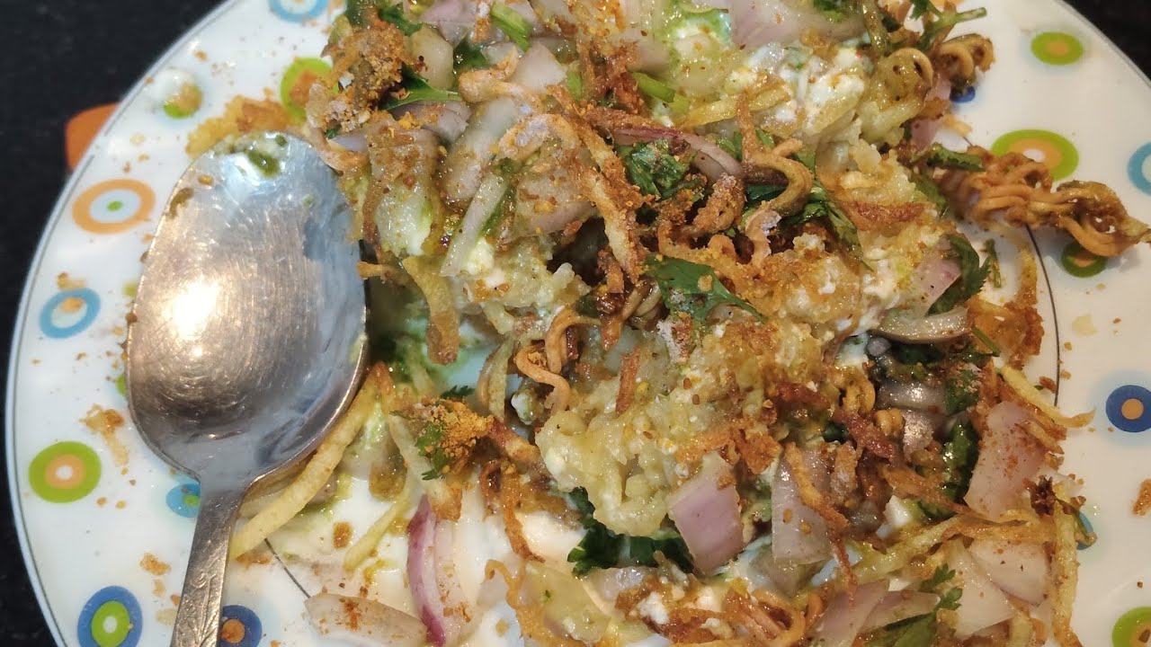 Maggi lovers ke liye new year party chaat 👍😋