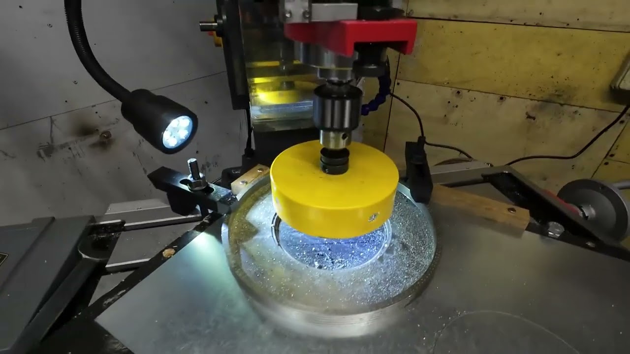 Ø160mm - Vyvrtávání VS. Vykružování plechu na frézce 