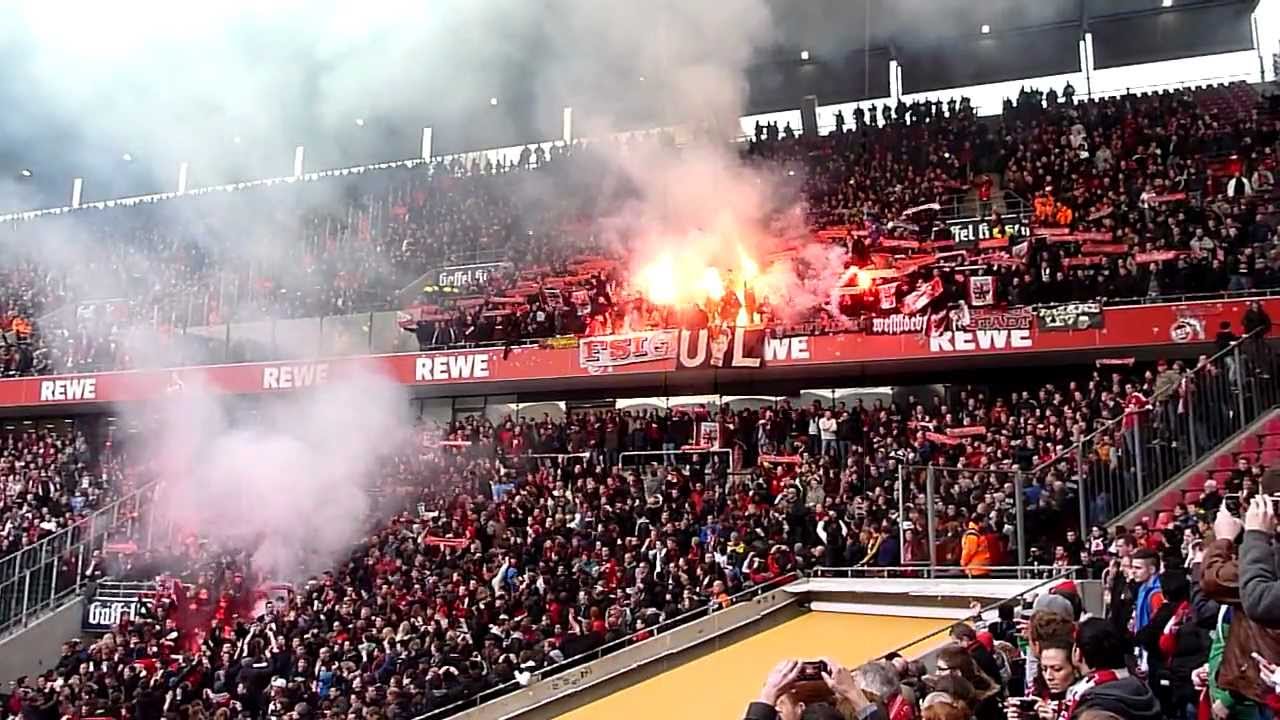Leverkusen in Köln: Pyro und Raketen vor dem Spiel 1. FC Köln vs. Bayer 04 am 25.02.12 in HD