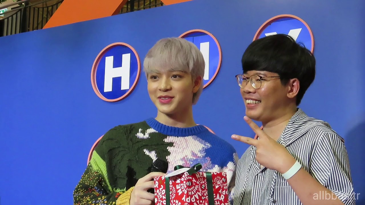 20200104 Bas แลกของขวัญกับน้อนบาส อบอุ่นมากๆ #HappyGoRoundxBas