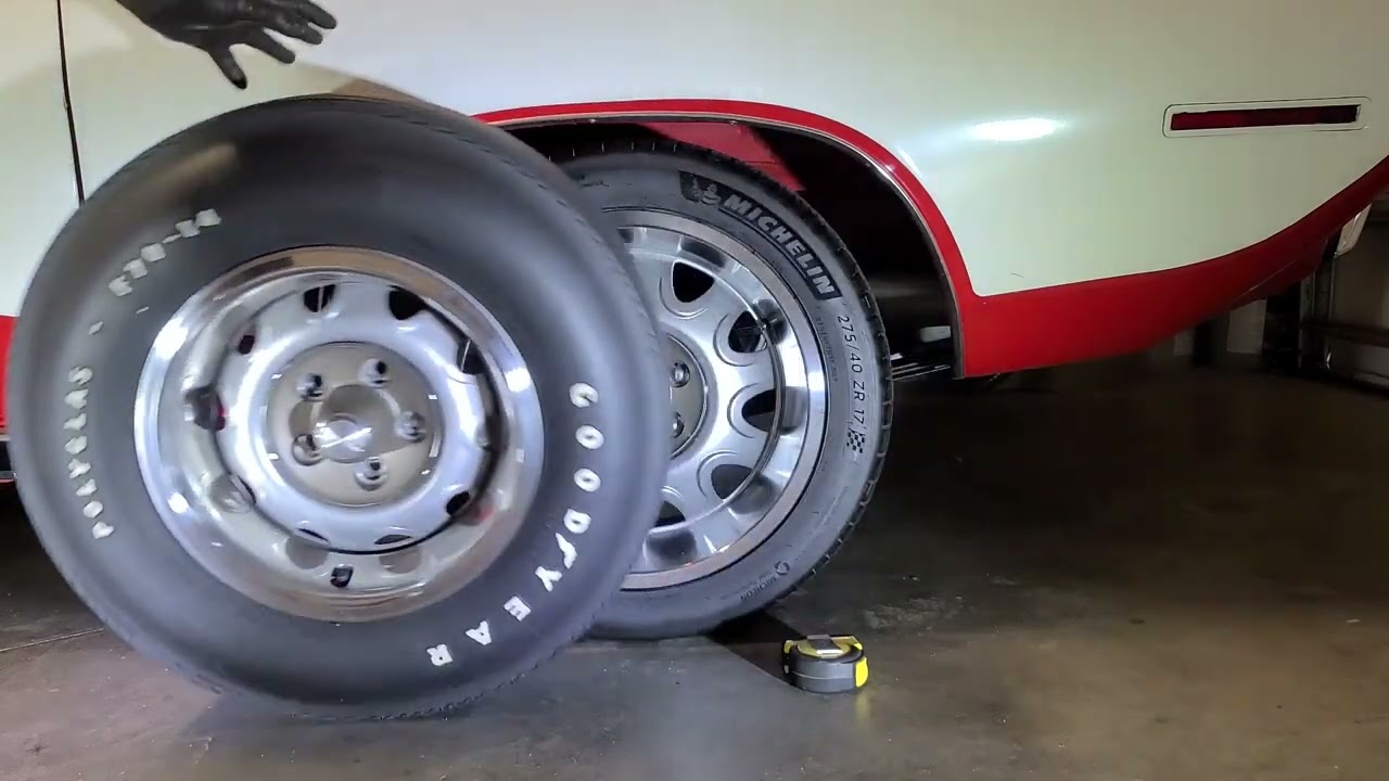 1971 Plymouth 'cuda - YearOne 17-inch Mopar Rallye Wheels 8