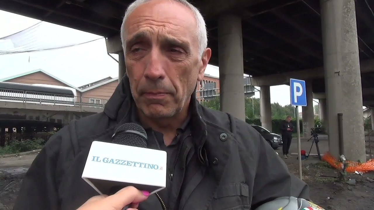 Tragedia del pullman a Mestre, le lacrime dei residenti e i fiori sul luogo dell'incidente