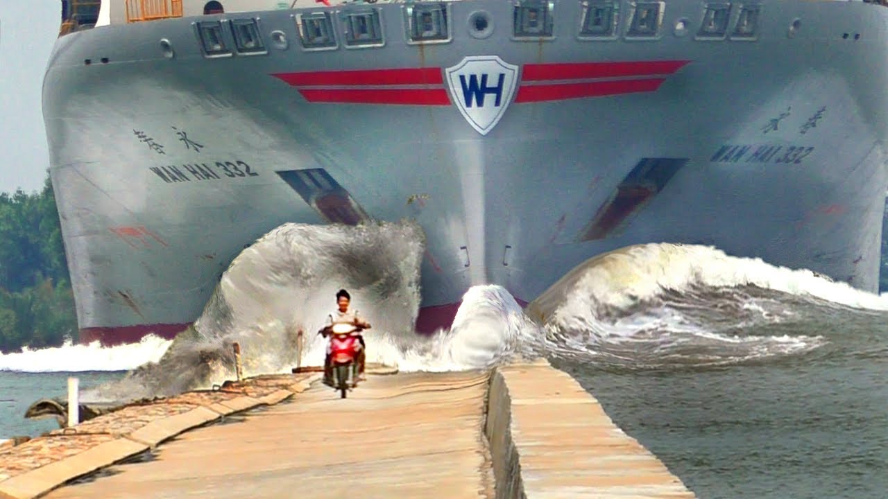 Huge Waves: The Raw Power of Cargo Ships