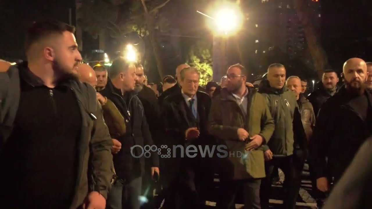 Përplasja me molotovë te Kryeministria, reagon ministrja Koçiu: Dhuna nuk është zgjidhje!