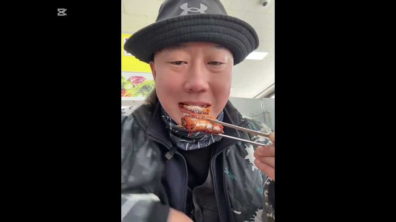 Обед корейца на работе 