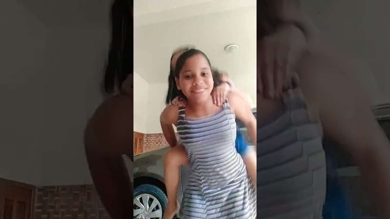 Quando eu quero subir na cacunda da minha prima, minha irm&atilde;😂#Bella&Mari#comedia#primas