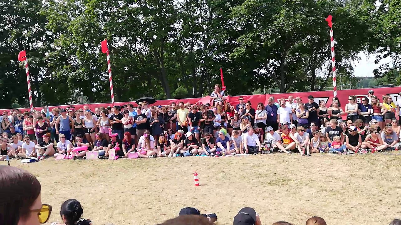 Kraftklub spielen Flunkyball gegen Von Wegen Liesbeth - Kosonaut 2019