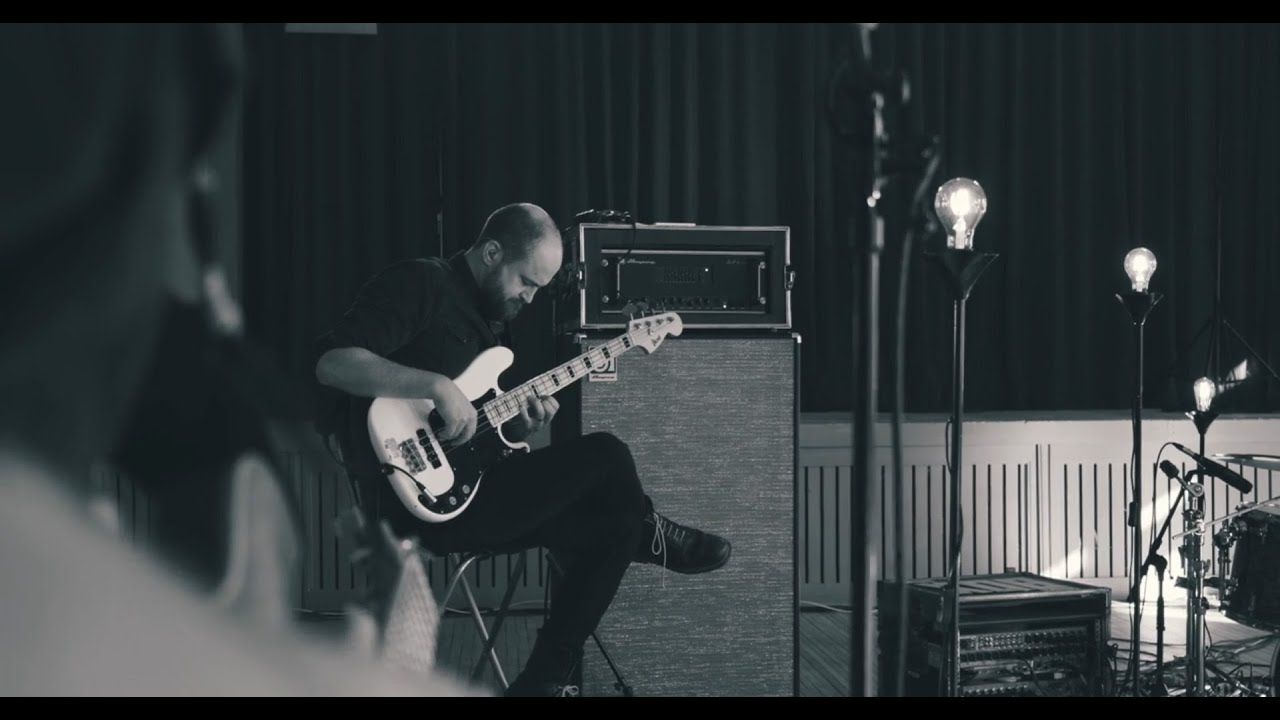 kls. - Kuningas palaa (Acoustic Studio Live)