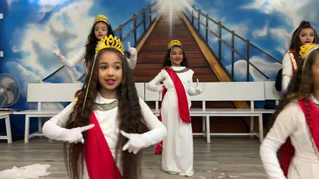 Danzas de las niñas de la iglesia de CanRoquetas (Impactante)