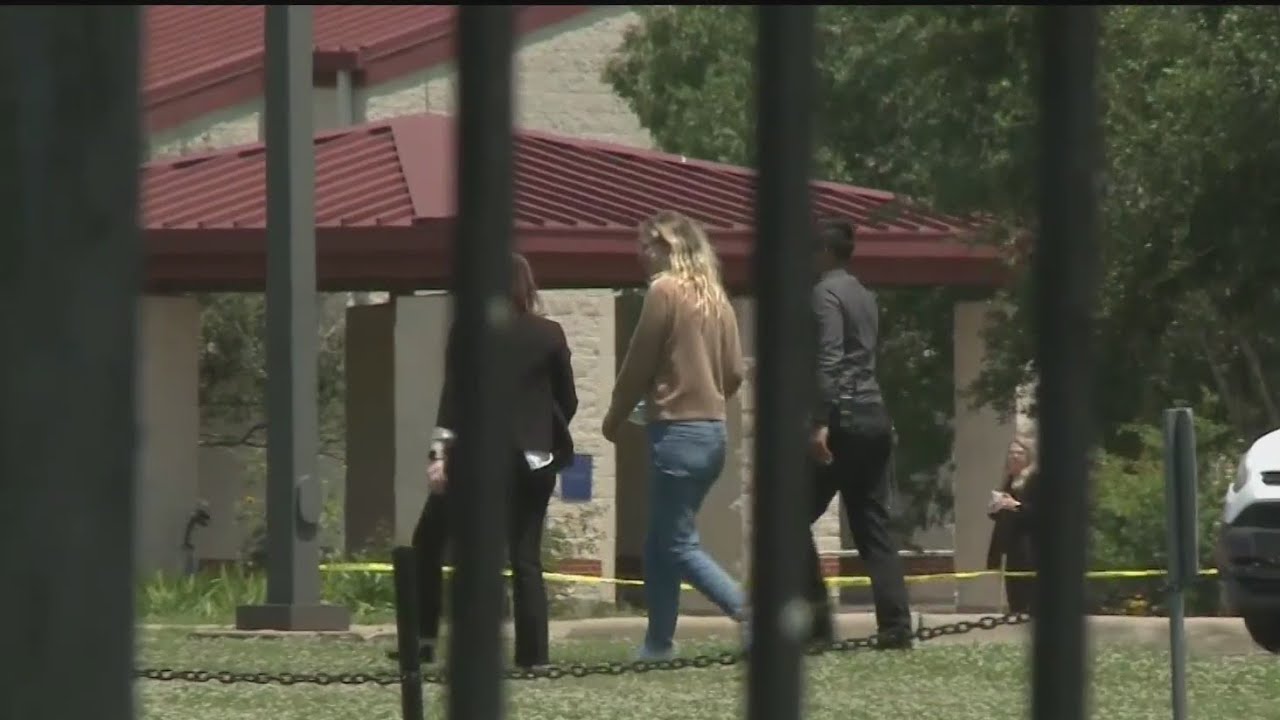 Elizabeth Holmes reports for first day of 11 year prison sentence
