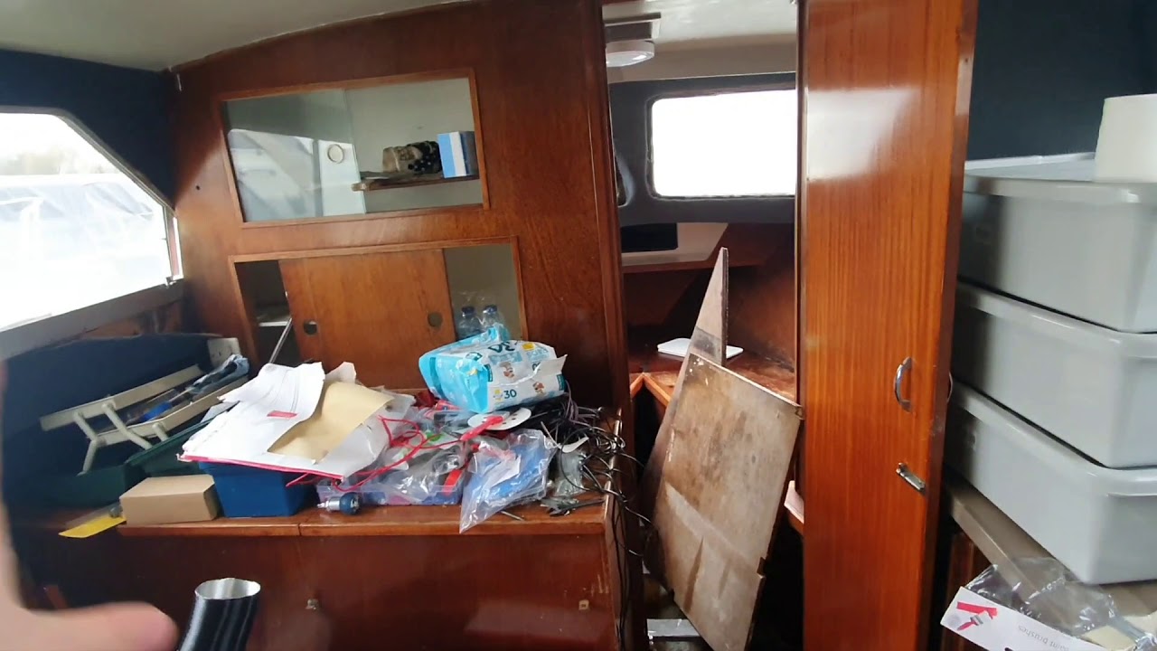 Seamaster 27 Boat Renovation and Restoration Project - Episode 2 - Unexpected painting
