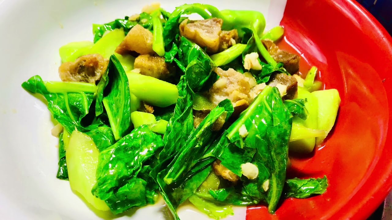 ทำหมูให้กรอบมากๆ ก่อน เวลาเราผัดคะน้า จะกรอบนานจนหมดจาน ไปดูกันครับ