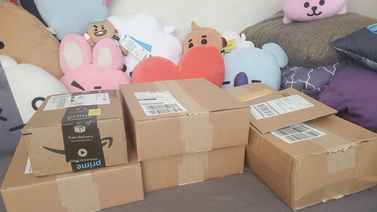 UNBOX WITH ME