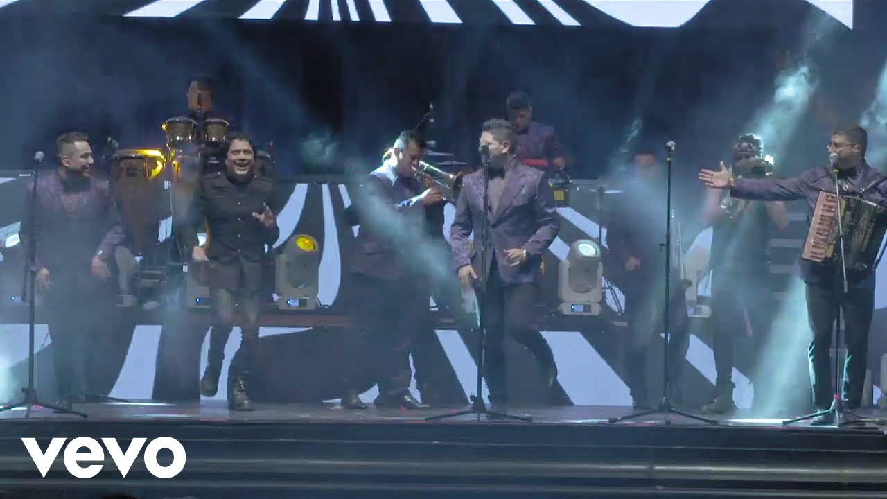 Aarón Y Su Grupo Ilusión, El Haragán Y Compañía - Enamorada De Un Amigo Mío (En Vivo)
