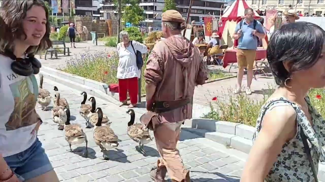 Франция Реймс Reims город архитектураы,туристов и ходулистов и прочих артистов
