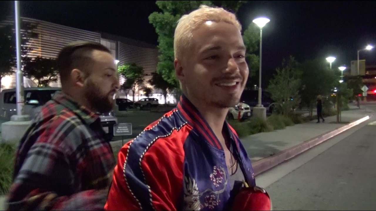 Entrevista a J Balvin sorprendido por sus fans saliendo del Hospital enfermito