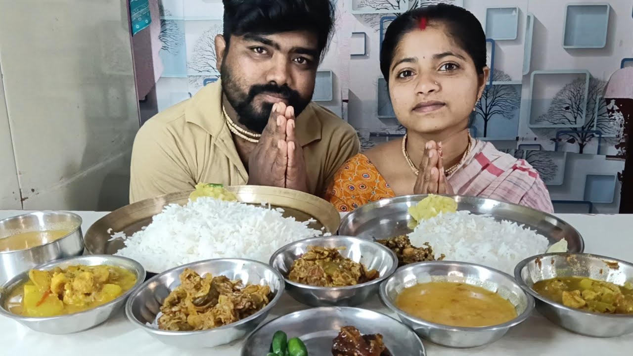 TODAY'S EATING BEGUN CURRY BOILED TOMATO CABBAGE CURRY DAL MANGO PICKLE BENGALI VEG FOOD EATING SHOW