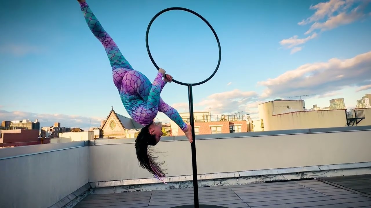 Adair Moran, lollipop lyra act (rehearsal footage)