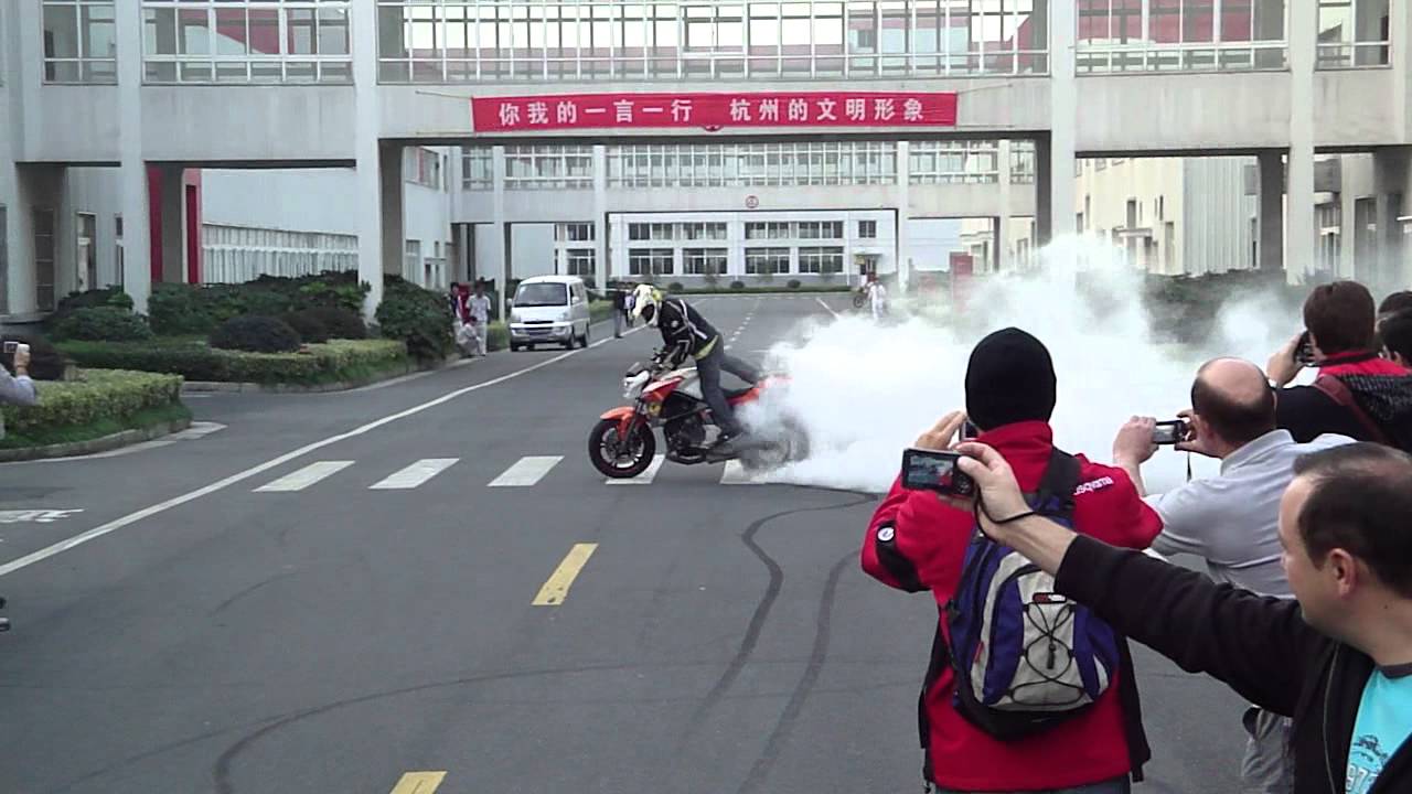 CFMOTO 650NK BURNOUT - FREESTYLE