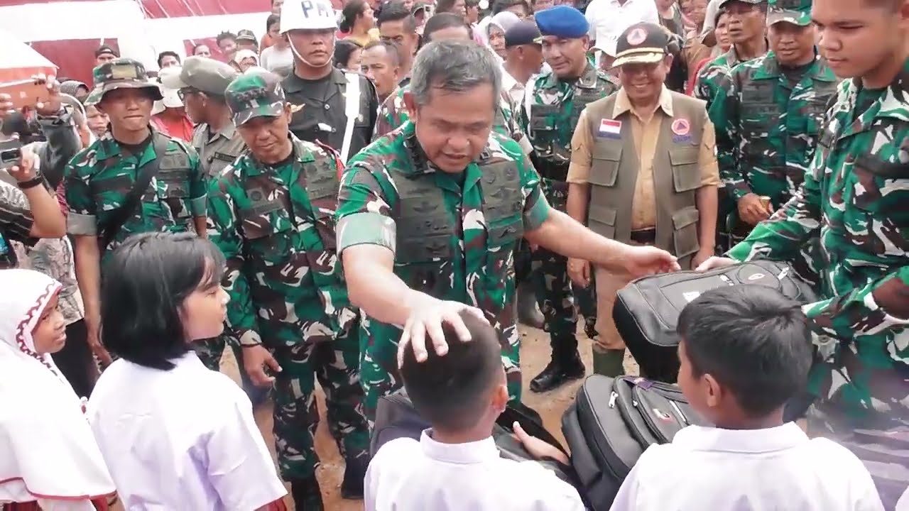 Sekolah Kembali Bersih, TNI Hadir untuk Anak Bangsa